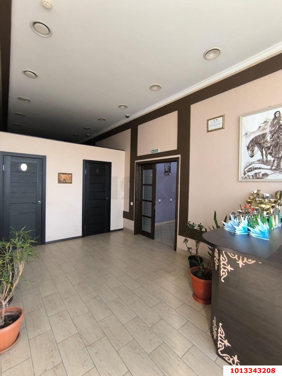 Фото №11: Коммерция 1104 м² - Майкоп, ул. Кубанская, 300