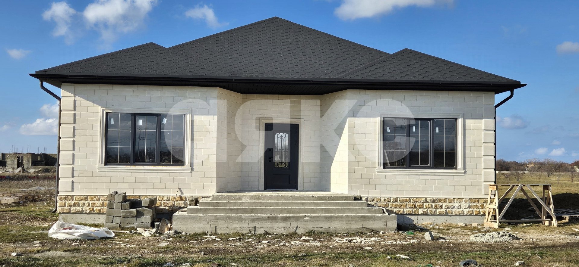 Фото №1: Дом 163 м² + 6.2 сот. - Майкоп, р. Аэродрома, ул. Казбека Шаззо