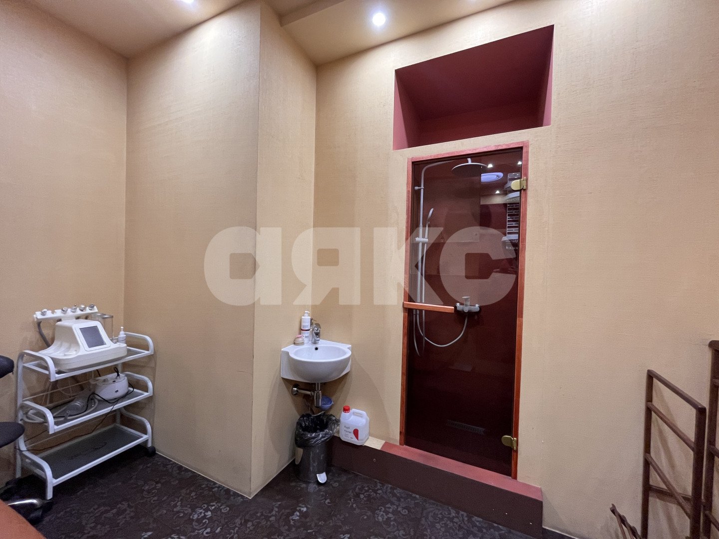 Фото №10: Коммерция 83 м² - Майкоп, мкр. Центр, ул. Краснооктябрьская, 32