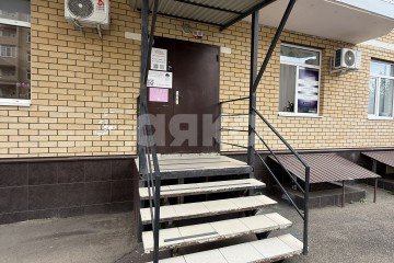 Фото №1: Коммерция 69 м² - Майкоп, мкр. Центр, ул. Советская, 184