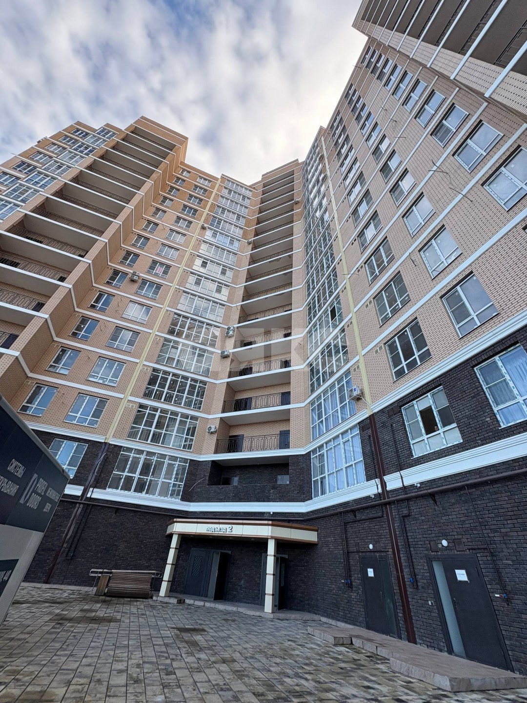 Фото №1: 3-комнатная квартира 105 м² - Майкоп, мкр. Старый город, ул. Пирогова, 4