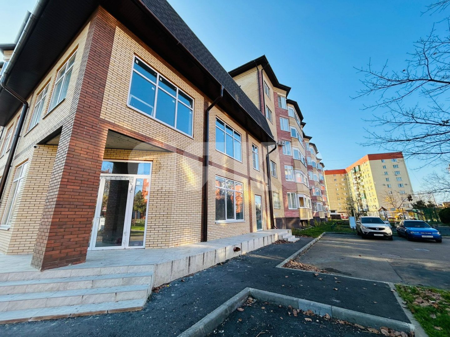 Фото №3: Коммерция 300 м² - Майкоп, мкр. квартал Черёмушки, ул. Димитрова, 23