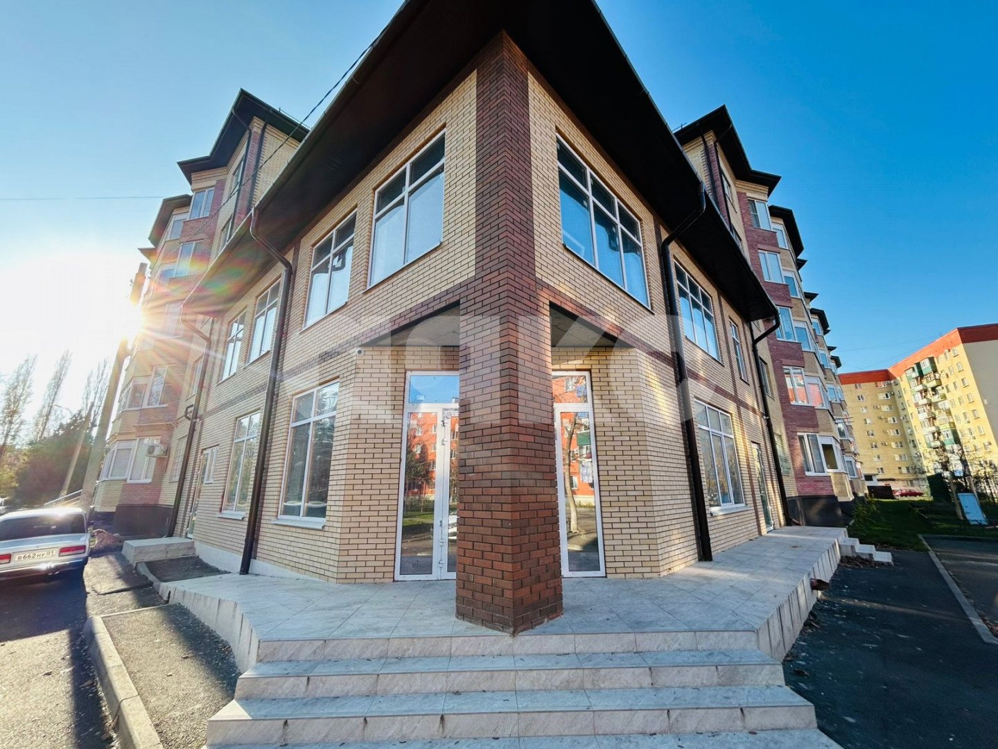 Фото №2: Коммерция 300 м² - Майкоп, мкр. квартал Черёмушки, ул. Димитрова, 23