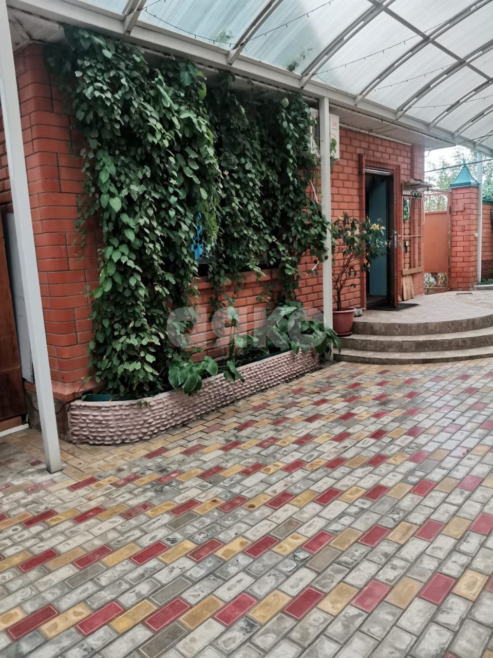 Фото №2: Дом 272 м² + 6 сот. - Майкоп, мкр. Центр, ул. площадь Ленина