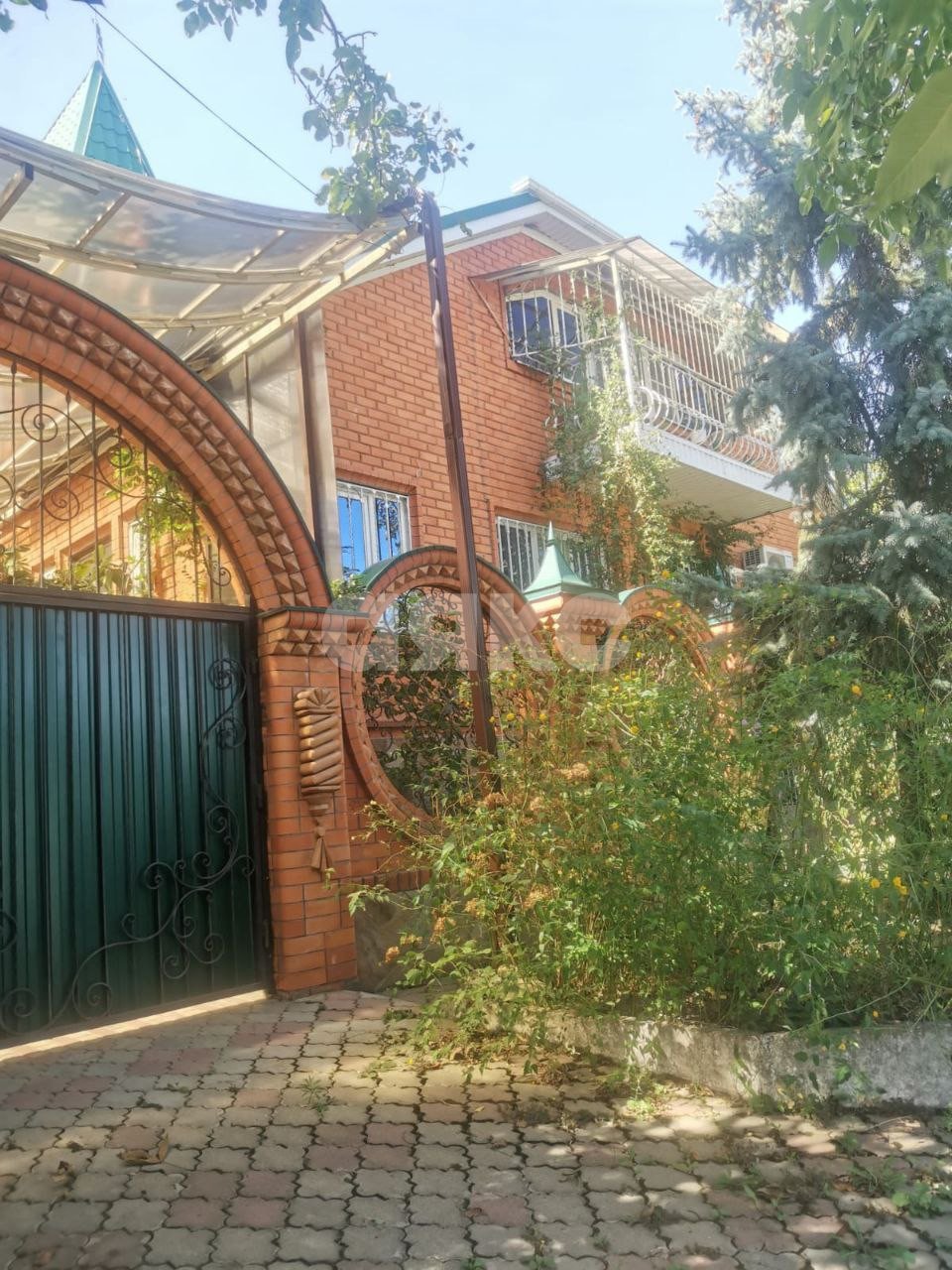 Фото №3: Дом 272 м² + 6 сот. - Майкоп, мкр. Центр, ул. площадь Ленина