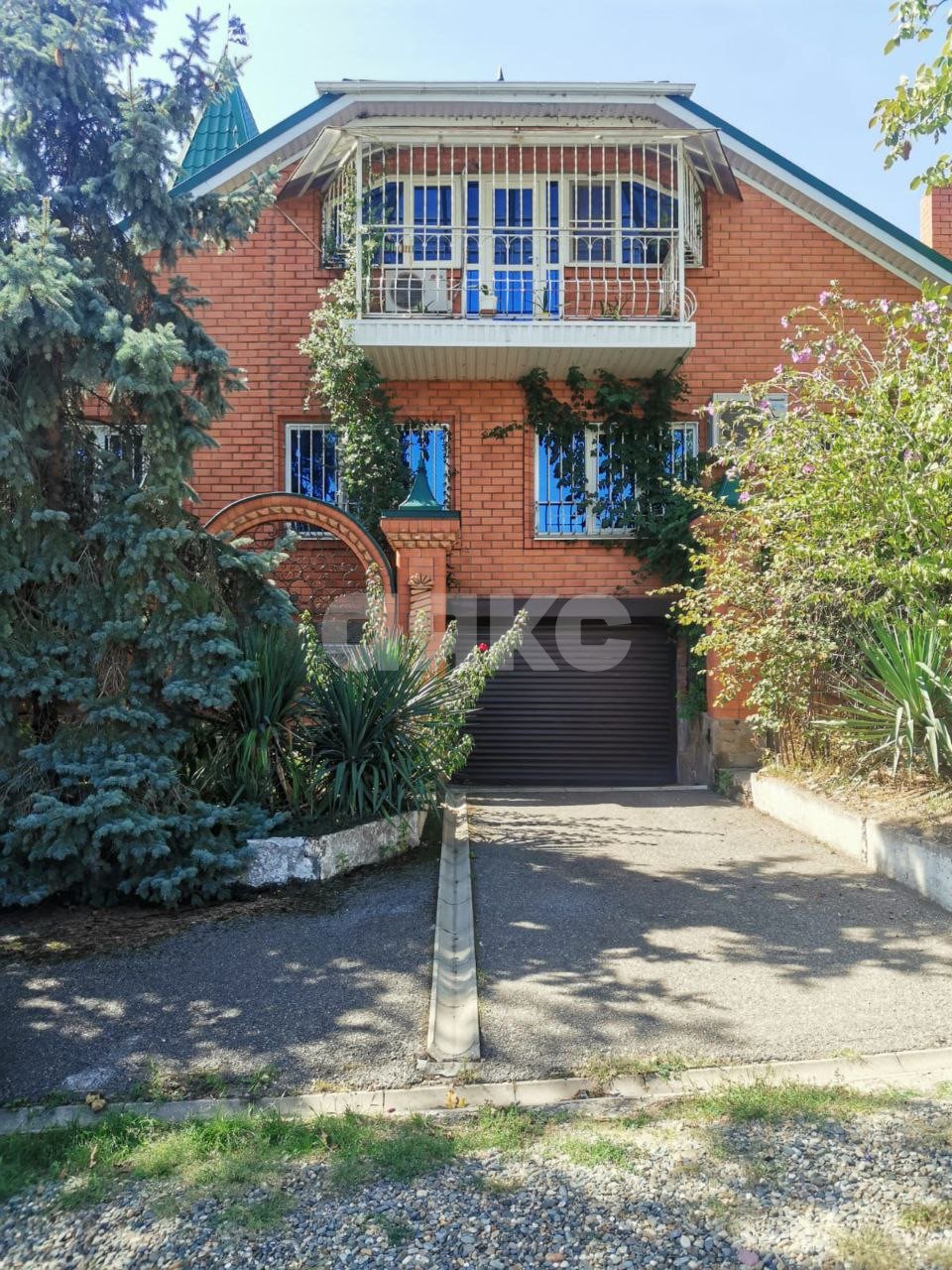 Фото №1: Дом 272 м² + 6 сот. - Майкоп, мкр. Центр, ул. площадь Ленина